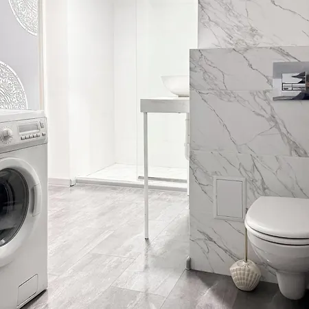 Apartamento Teodora Square площа святого теодора