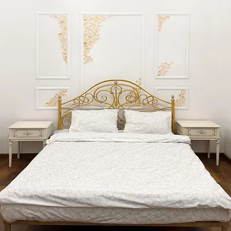 Apartamento Teodora Square площа святого теодора *