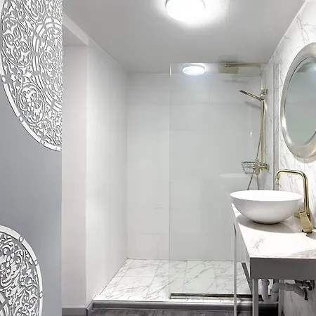 Teodora Square площа святого теодора *